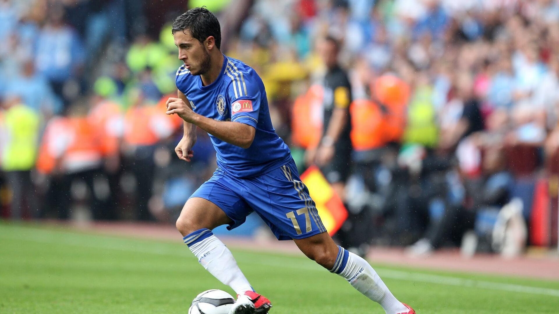 国旗足球挑战赛，弘扬爱国精神，足球场国旗